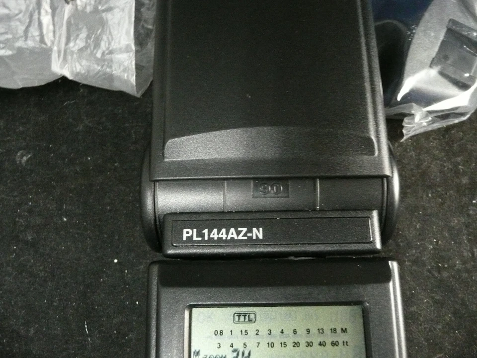 Polaroid Studio Series Power Zoom DSLR AF Flash PL144-AZ - Image 4 of 4