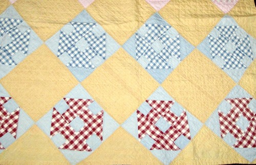 ANTIQUE BEAUTIFUL YELLOW RED, PINK AND WHITE HAND MADE COTON QUILT 71" X 74" app - Bild 3 von 9