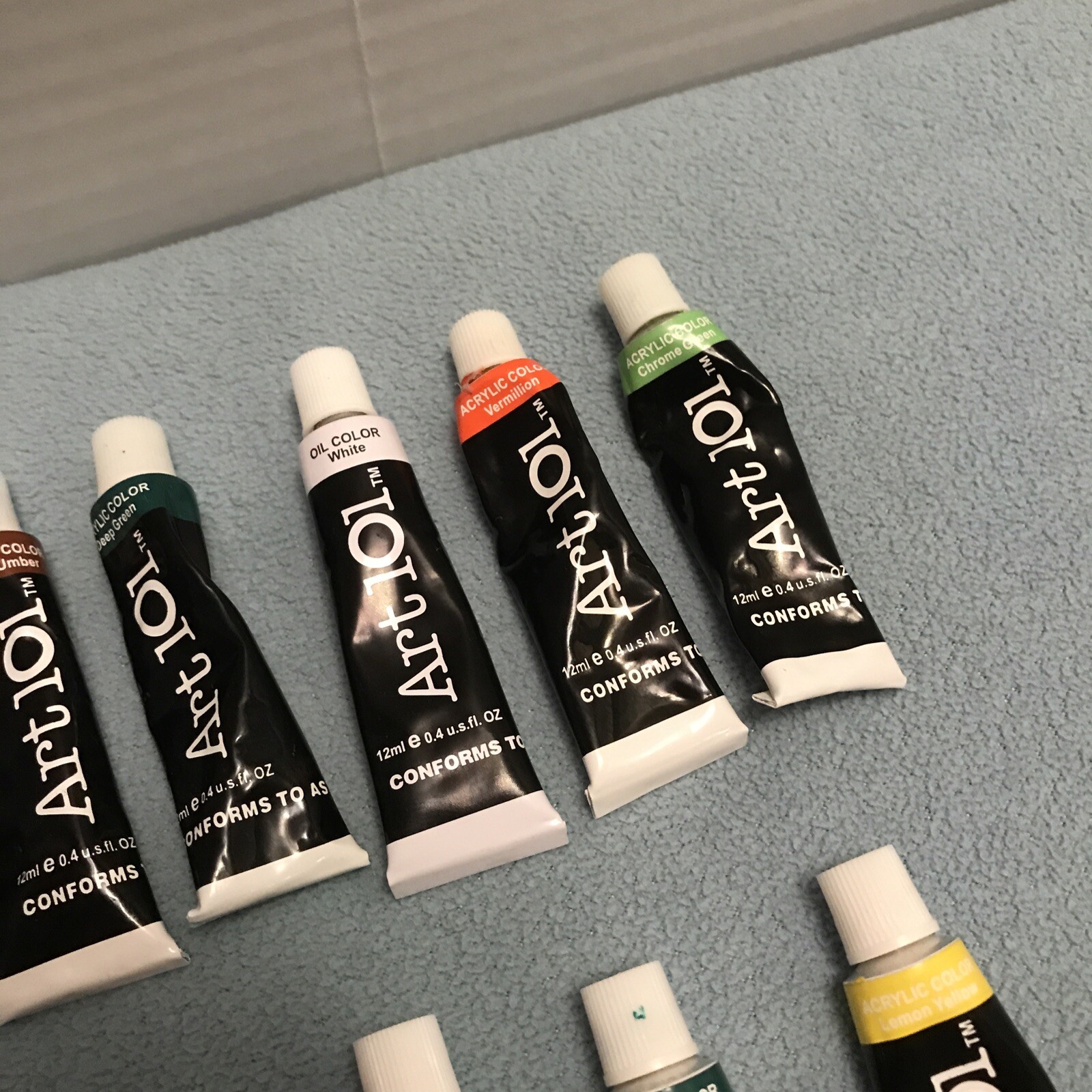 Art 101 Deluxe Artist Set Lot Acrylic, Oil & Water Paints 12ml. Read Details.