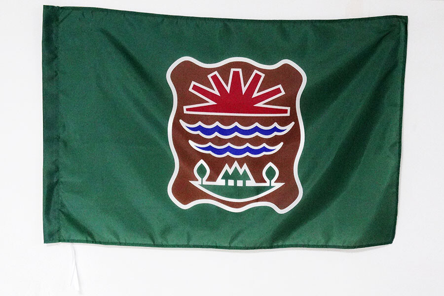 Drapeau Abénaquis de l'est du Québec avec coutures doublées et œillets laiton