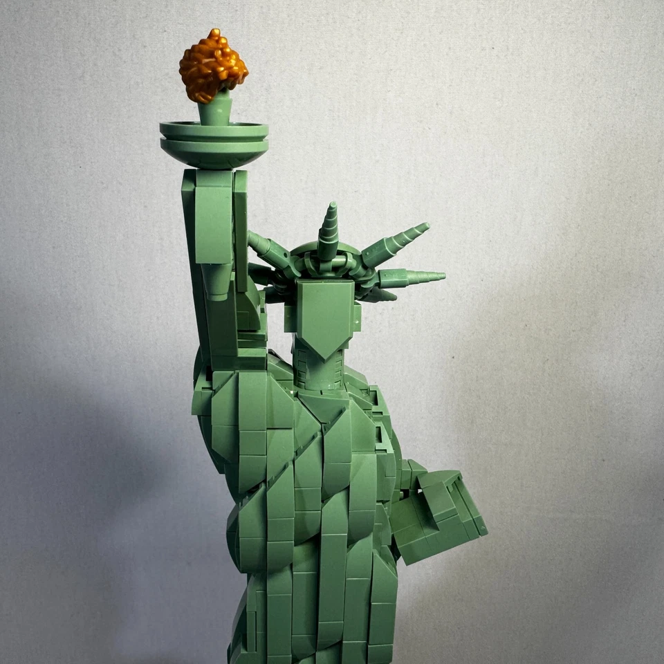 Lego Architecture Statue of Liberty 21042 99% Complete Free Postage - Image 4 of 4