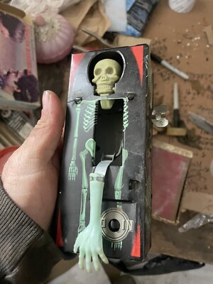 COFFIN BANK 骸骨デザイン 機械式ワインドアップ Vintage SKELETON COFFIN COIN BANK Wind Up Toy Japan Not Working