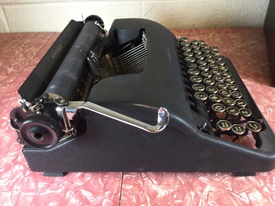 Vintage Working Corona Standard Typewriter W/Floating Shift & Case