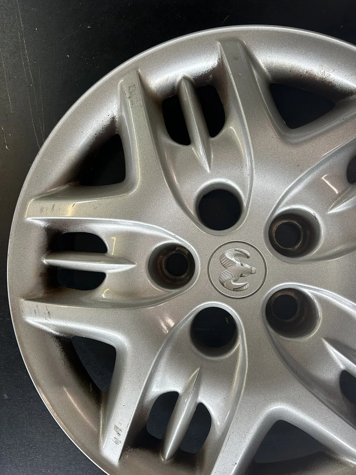 Cubierta de rueda tapacubos Dodge Caravan 2001-2005 15" OEM. 04766971AA Foto 3 de 4
