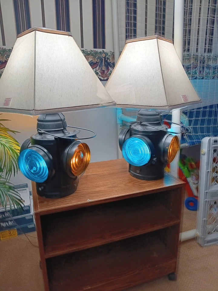 Handlan St Louis USA 4 Way Railroad Dressel Signal Lantern Table Light Lamp Vtg - Image 2 of 4