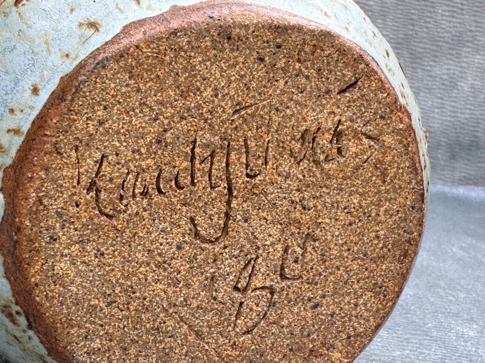 Vaso de cerâmica floral assinado Johns (ilegível) 1984 cinza azul marrom bronzeado abstrato - Imagem 4 de 4