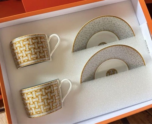 Tasse Et Soucoupe HERMÈS Mosaique Au 24 - Porcelaine Dorée - Neuf Sous Emballage - Collection Ou Cadeau De Luxe
