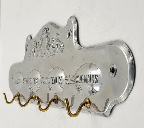 HERVORRAGEND Vintage französisches Metall Geschirrtuch Stoff Wandregal 4 Messing Haken Namensetiketten - Bild 2 von 10
