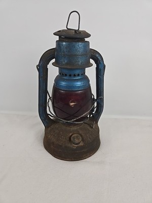 Vintage Blue Dietz Little Wizard Rusty Rustic Oil Lantern USA RED Globe