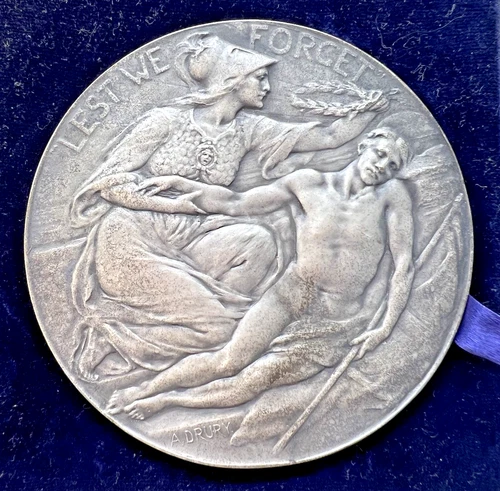 RARE WW1 LEST WE FORGET MEMORIAL MILITARY MEDAL MEDALLION BOXED SILVERED BRONZE