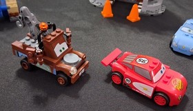 Used LEGO Cars 2 Flo's V8 Caf&eacute; 8487 Complete Set 517pcs w/ Box 100% complete