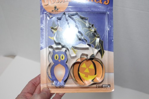 COOKIE CUTTER set HALLOWEEN (4) metal pumpkin witch bat owl ~~NEW in package