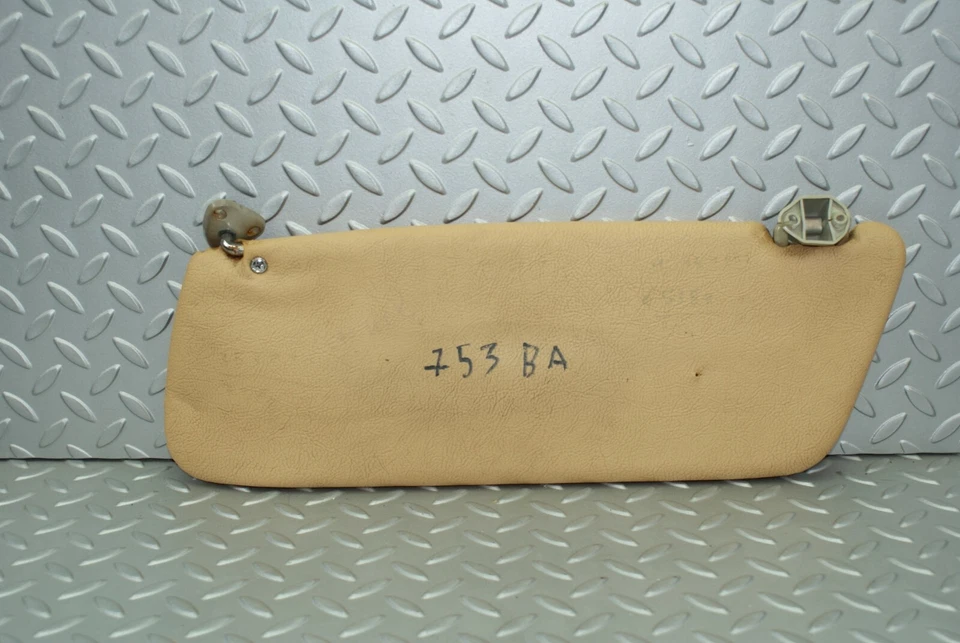 Parasol beige lado derecho del conductor ♙��3166� Mercedes-Benz W115 220D Foto 4 de 4