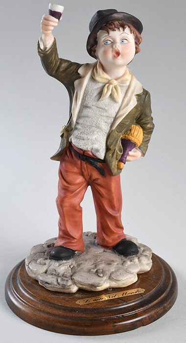 Capodimonte Style Figurine L'arte Nel Mondo Made In Italy Boy Toasting Drinking