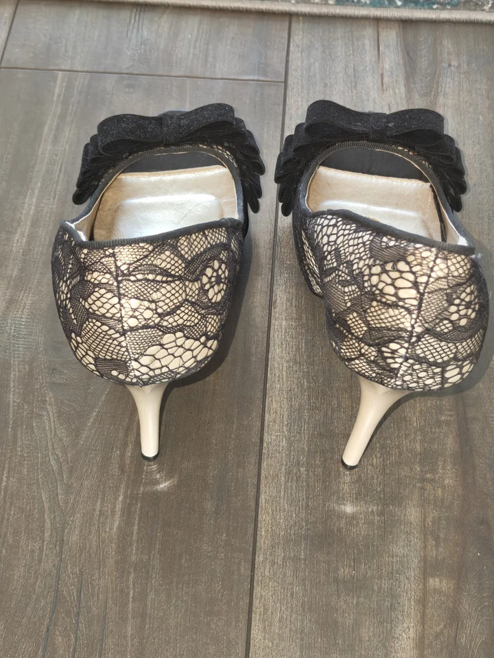 Qupid Women’s Heels Size 10 Black Lace Peep Toe Stiletto Pumps Bow Party Shoes — 第 4/4 张图片