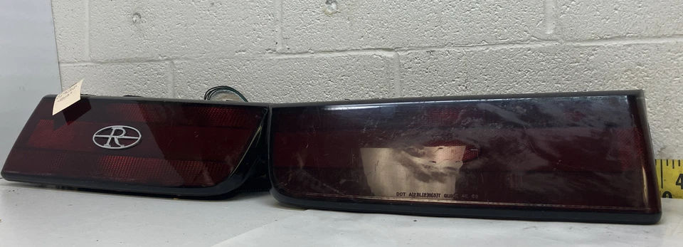 Used OEM GM RH/LH Taillights W/Wire Harness 1989-93 Buick Riviera (SVM159) - Image 3 of 4