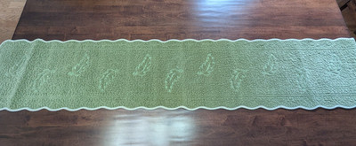 70''x 13'' VTG/QVC Double-side Mach. Quilted GREEN TABLE RUNNER w/Scallop Borders