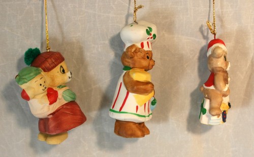 3 adornos colgantes de porcelana vintage de oso Jasco Bell, Kurt Adler y 7 Eleven - Imagen 4 de 7