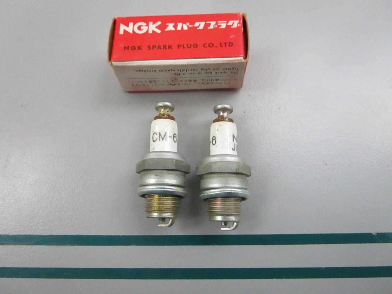NEW OEM LOT OF 2 98052-56471 Honda Spark Plug 0810