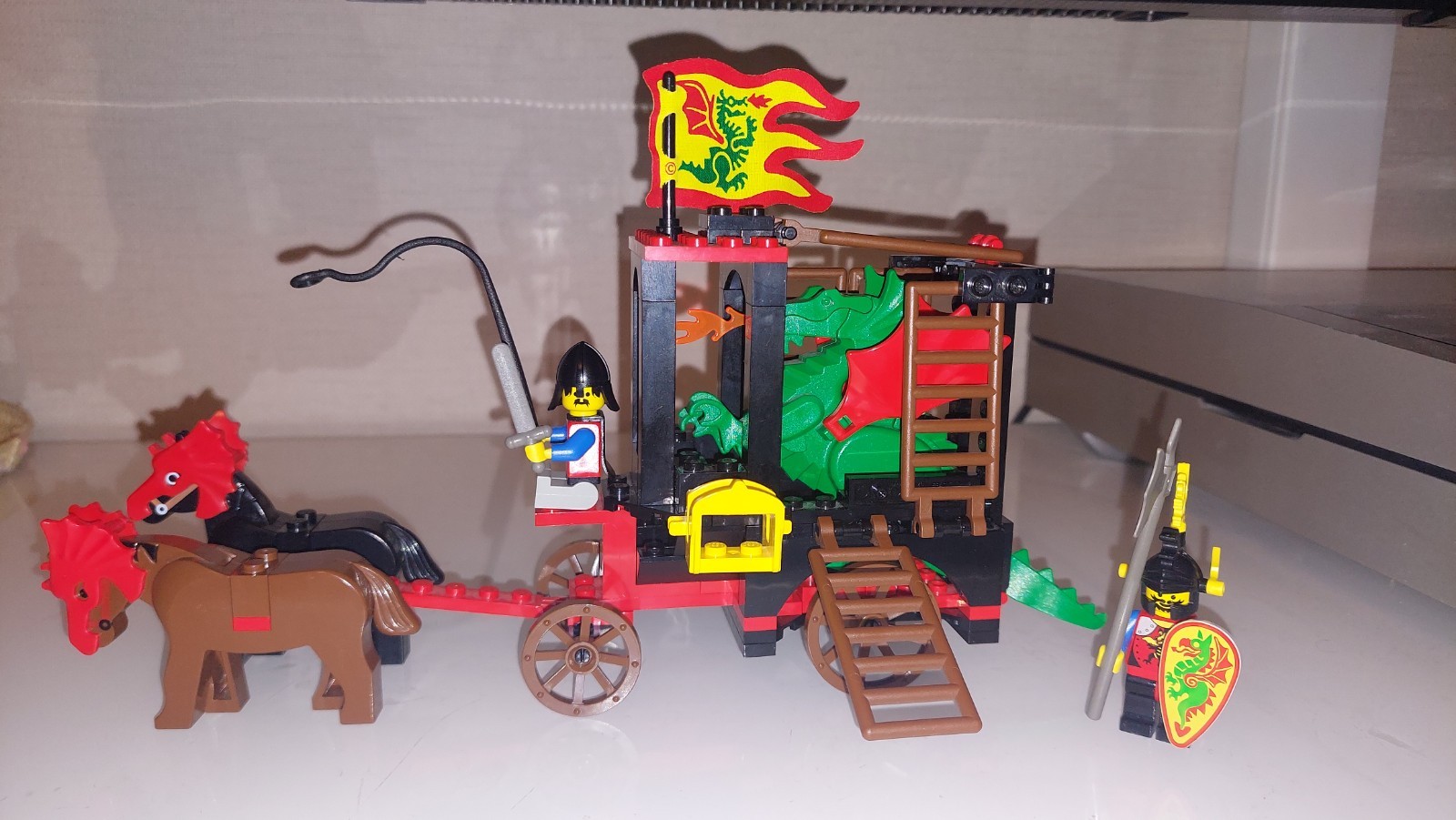 Lego Set 6056 - Der Drachenwagen