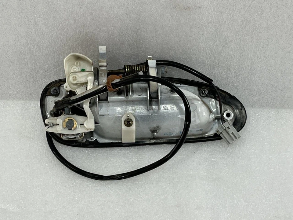 1994 1995 1996 1997 HONDA ACCORD SEDAN LEFT DRIVER SIDE FRONT DOOR HANDLE - Image 2 of 4