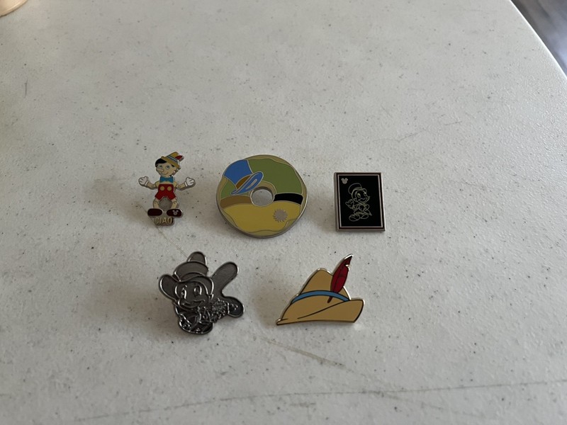 Disney DLR Set Of 5 Pinocchio Pins Jiminy Cricket Donut Hat