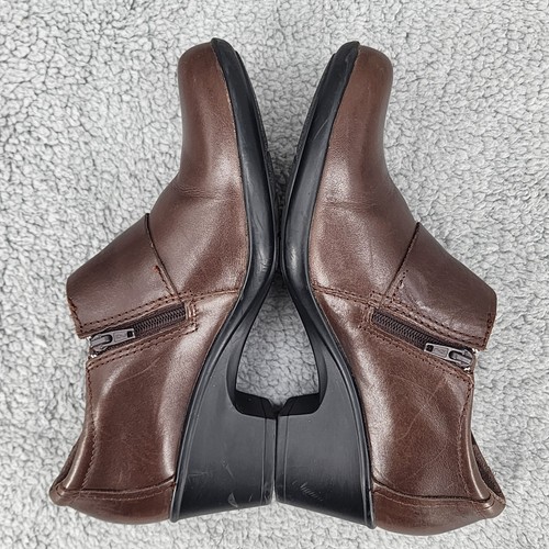 Clarks Women Booties 8.5 Brown Leather Block Heel Western Buckle Cushioned Shoes - Picture 5 of 9