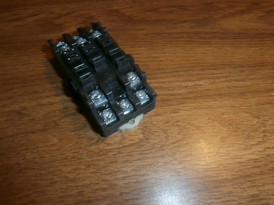 11 Pin Blade DIN Rail Relay Socket RLY9115 (=R95-115)Philips ECG,NOS - Image 2 of 4