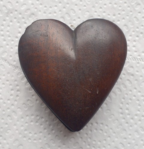 Treen Wood Heart Shaped Trinket Box - Picture 3 of 8