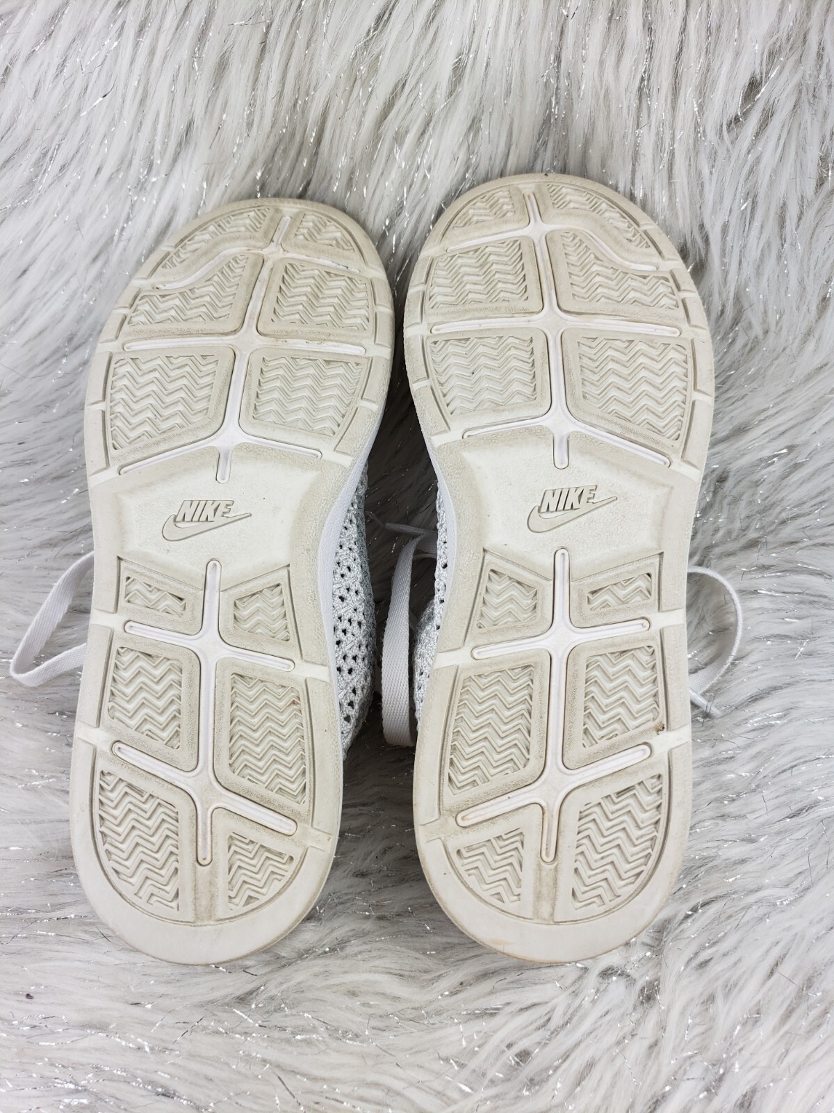 classic white sneakers womens