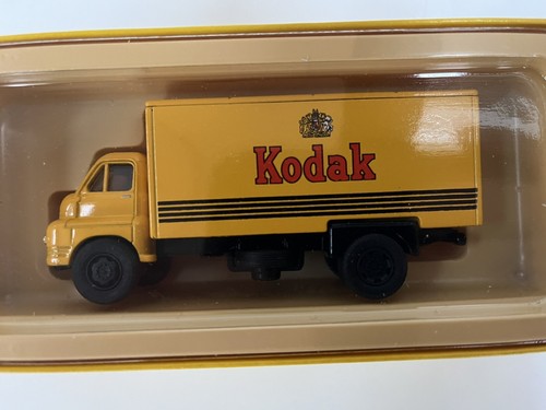 Lledo - Vanguards - Bedford 'S' Type Van VA8001 'KODAK' 1:64 Scale. - Picture 3 of 7