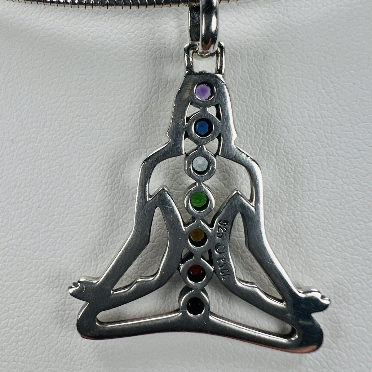 ペンダントヘッド PeterStone: Chakra Silhouette Pendant PeterStone: Chakra Silhouette Pendant