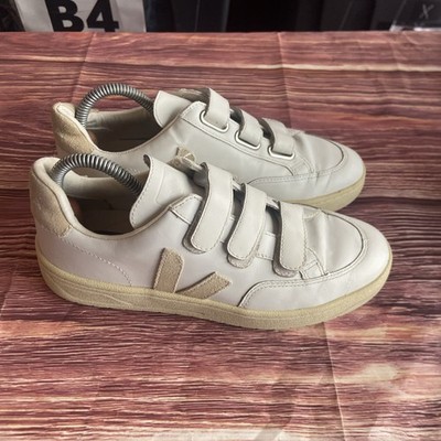 Veja Recife V-Lock Womens sz 7   White Leather V Logo Casual Shoes Sneakers