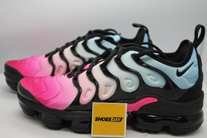 vapormax plus hyper pink