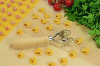 Teigroller, Teigschneider (Wellenrand, 28 mm) für Farfalle, Tortelini, Ravioli, 