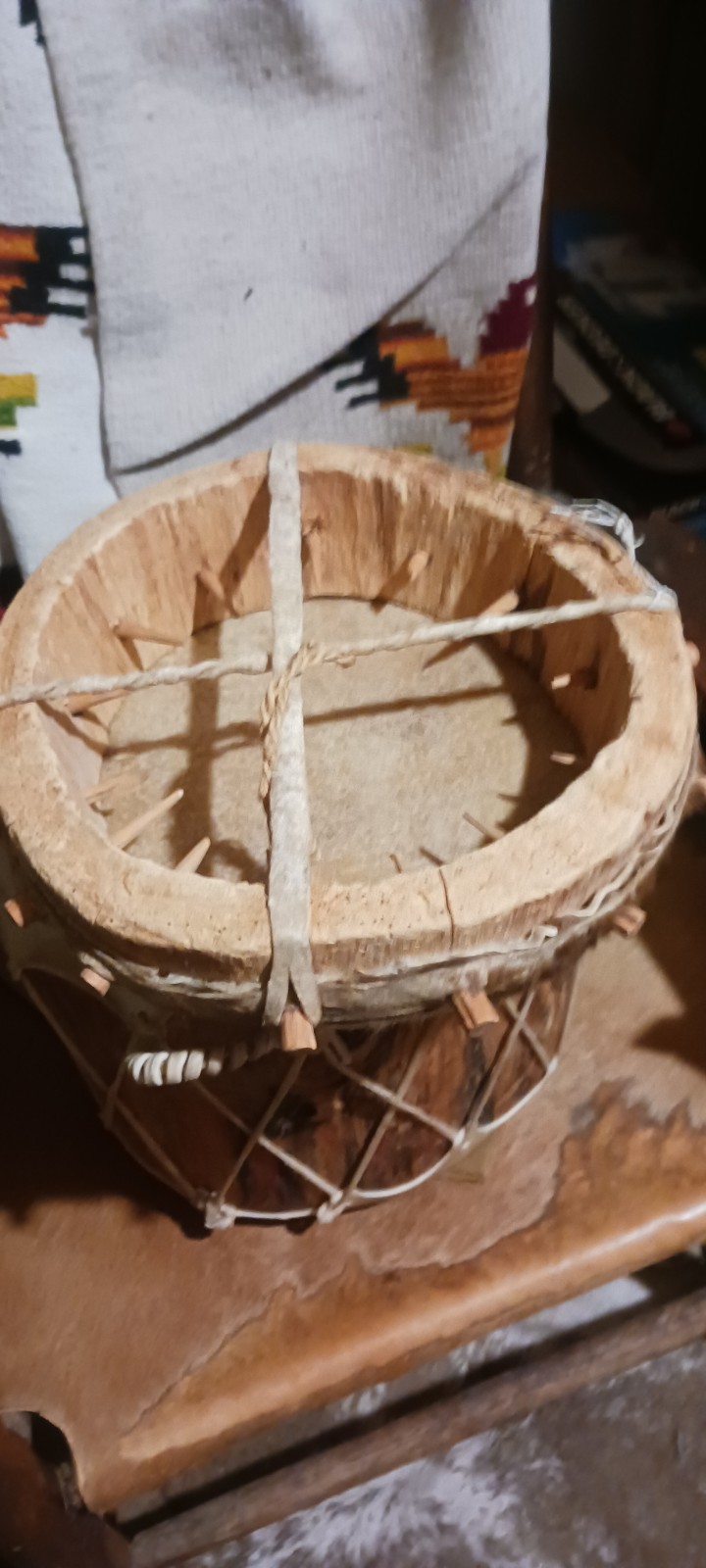 *AWESOME ANTIQUE NATIVE AMERICAN  RAWHIDE  DRUM  PEG DRUM HTF NICE SOUND !*