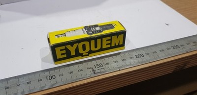 NOS VETERAN / VINTAGE / CLASSIC EYQUEM K300 M  SPARK PLUG..