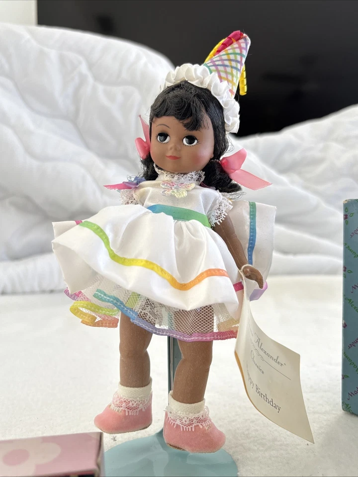 Muñeca y accesorios feliz cumpleaños Madame Alexander (caja abierta nunca jugada) Foto 2 de 4
