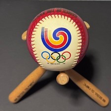 [Rare] Seoul Olympics Baseball Commemorative Ball Baseball Mini Bat with Base