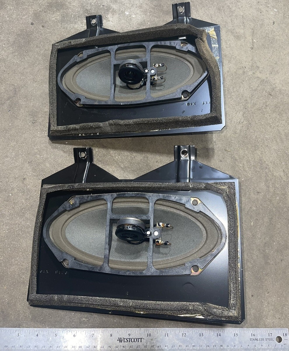 1999 Chevy Suburban 1500 Rear Speakers With Tweeters