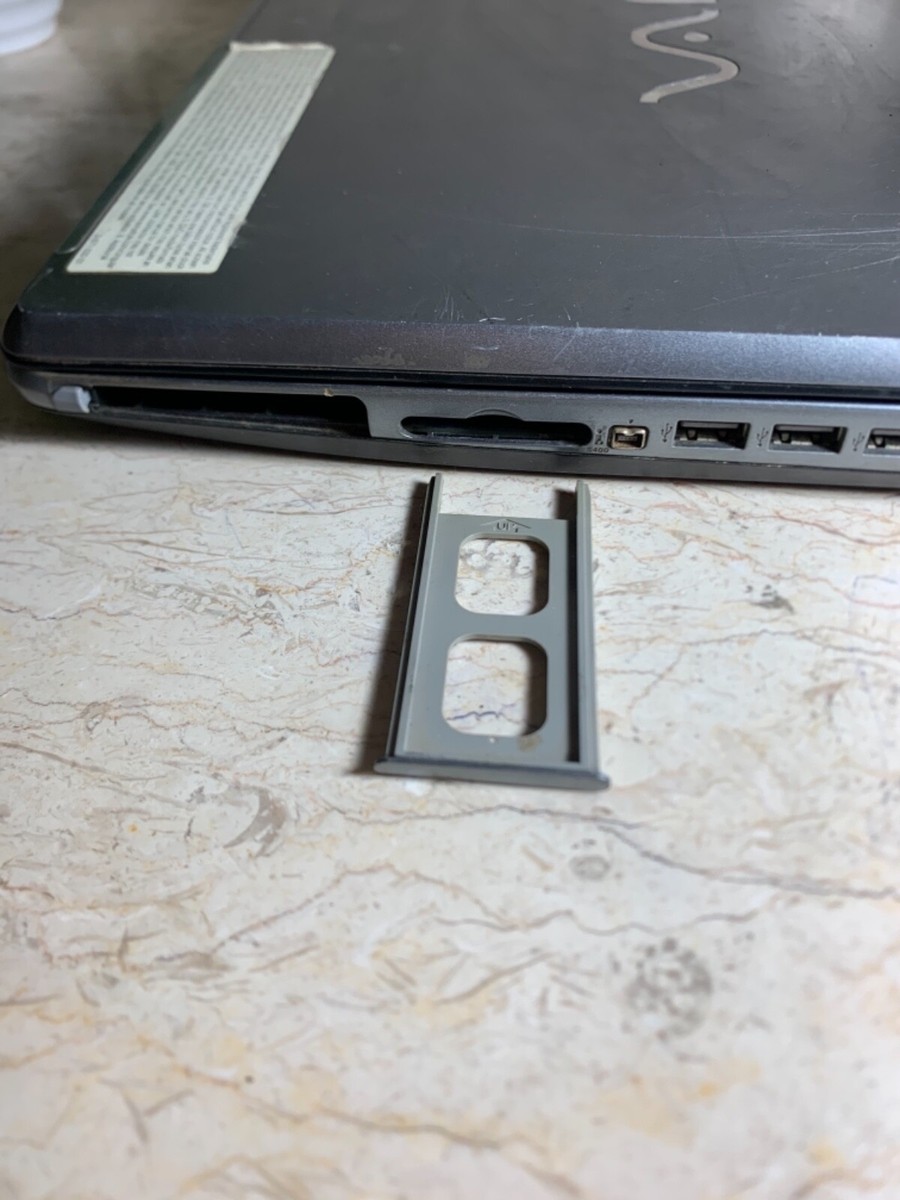 Sony Vaio PCG-7V2L Laptop VGN-FE880E For Parts Not working No