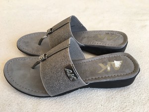 anne klein thong sandals