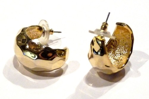 Bijou alliage doré demies créoles martelées fermoir clous earings - Picture 2 of 6