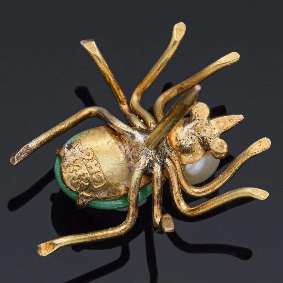 Tachuela de corbata vintage de oro amarillo de 14 quilates de jade verde y perla araña de insectos Foto 3 de 4