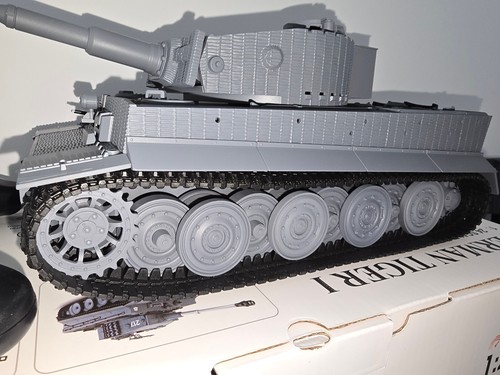 Taigen 1:24 Scale 2.4GHz RC German Tiger 1 Main Battle Tank Late Version - Picture 9 of 14