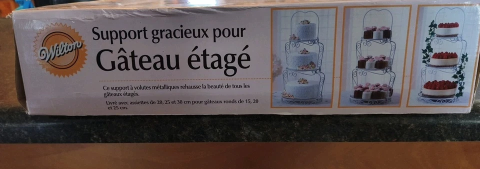 Soporte para pasteles Wilton Graceful Tiers nuevo en caja Foto 3 de 4