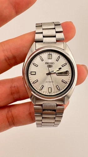 Vintage Seiko 5 Automatic Day Date Silver Dial Stainless Steel Mens Watch 7009