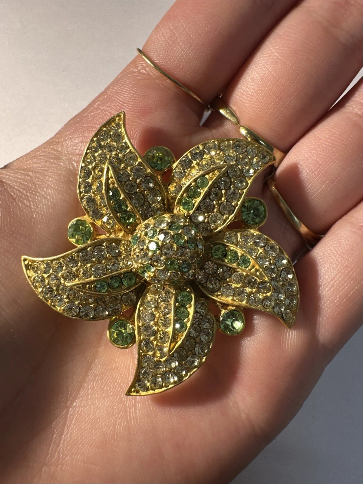 Broche Fleur Dorée À Strass Vert Et Blanc Bijoux Fantaisie