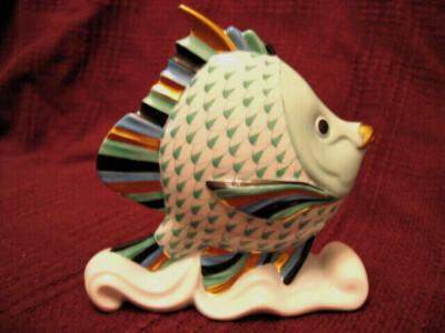 HEREND  Tropical Fish on  Aquati Wave   GREEN fishnet, Aquatic Collect Gorgeous!