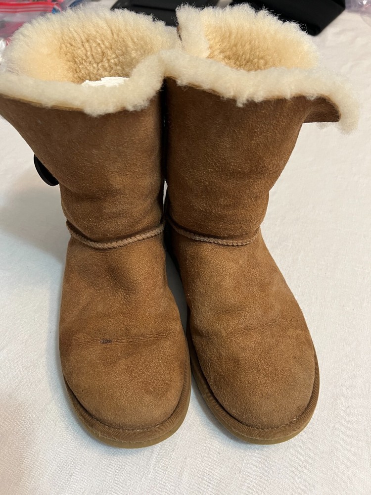 UGG Australia Women's Boot Brown Suede Bailey Button Size W8